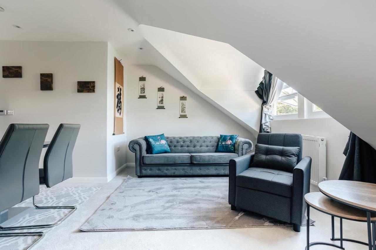 Luxury Sleeps 7 Guests With Free Parking And Netflix *