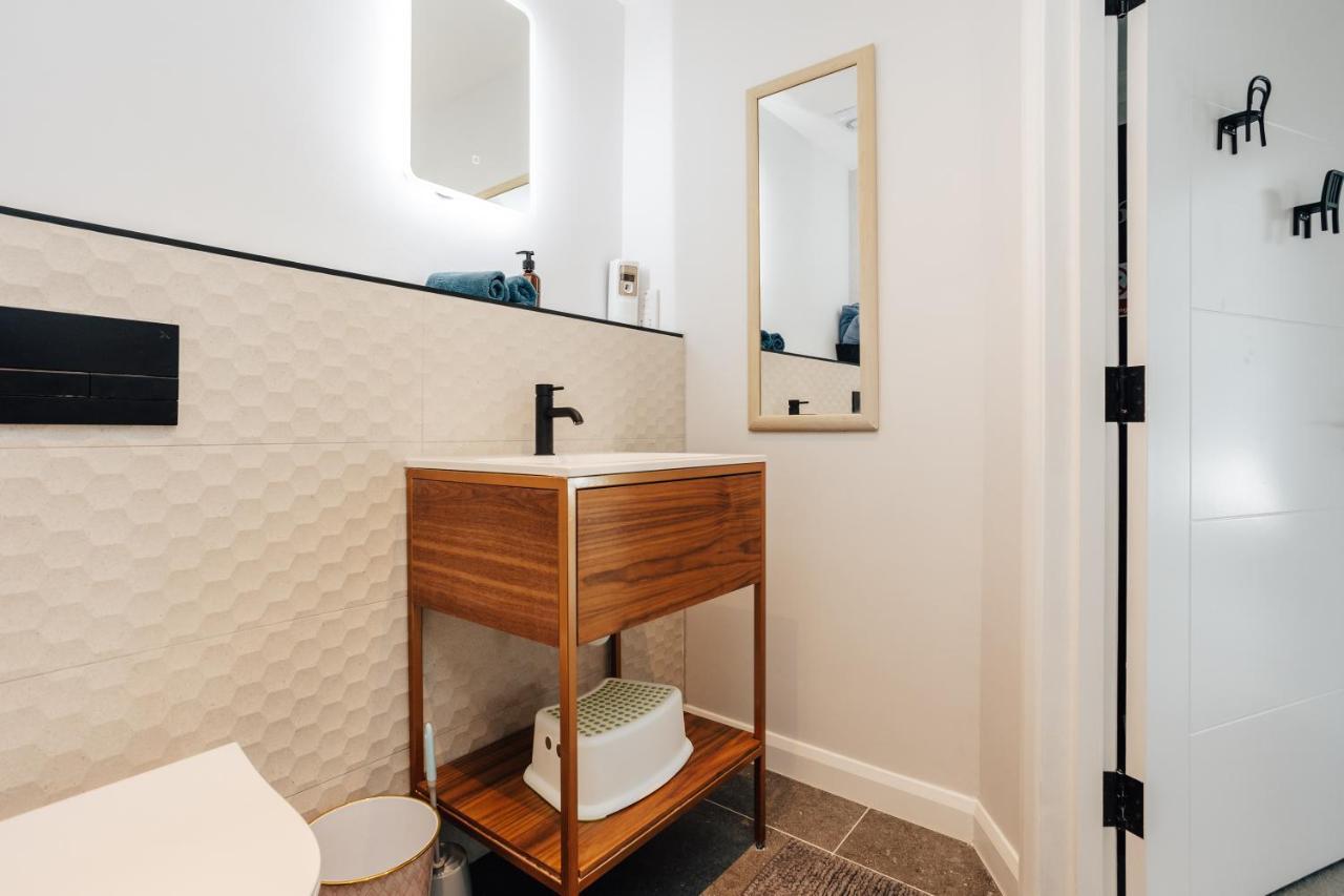 Luxury Sleeps 7 Guests With Free Parking And Netflix Apartment Bournemouth
