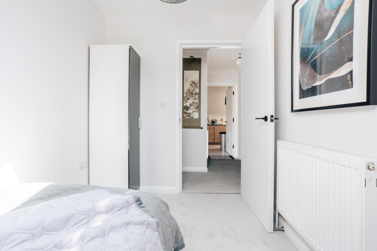 Luxury Sleeps 7 Guests With Free Parking And Netflix *