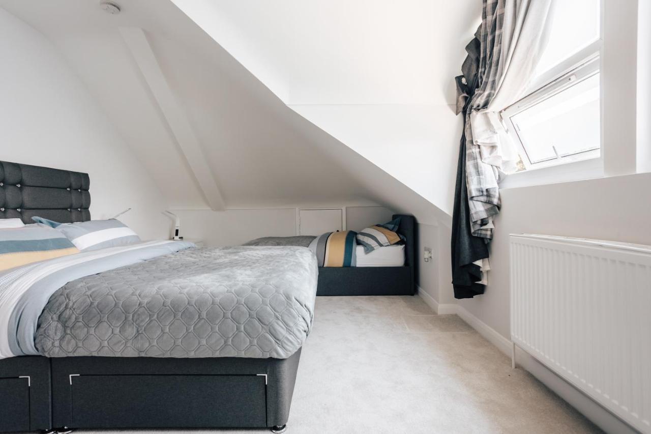 Luxury Sleeps 7 Guests With Free Parking And Netflix