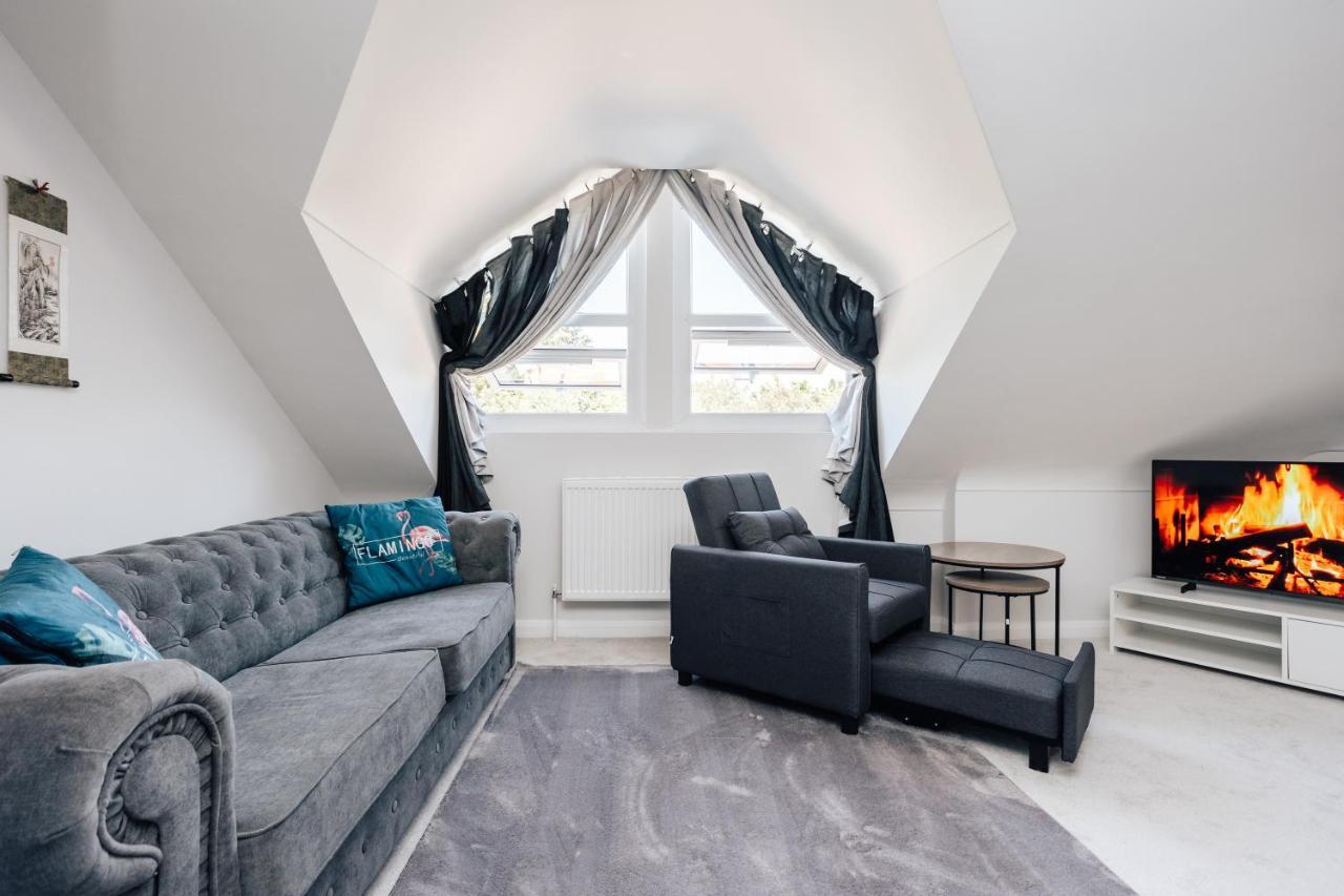 Luxury Sleeps 7 Guests With Free Parking And Netflix