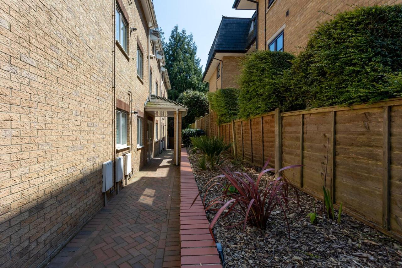 Luxury Sleeps 7 Guests With Free Parking And Netflix