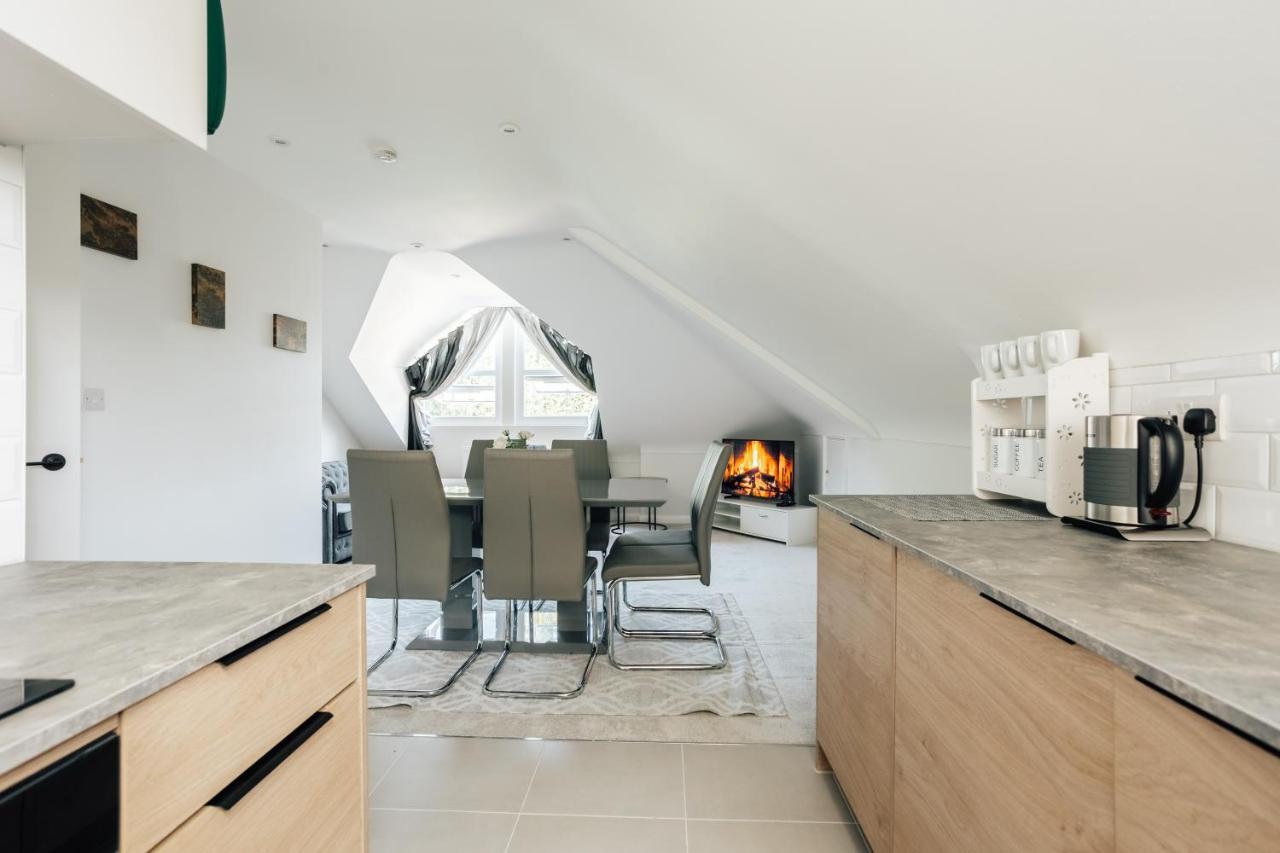 Luxury Sleeps 7 Guests With Free Parking And Netflix Apartment Bournemouth