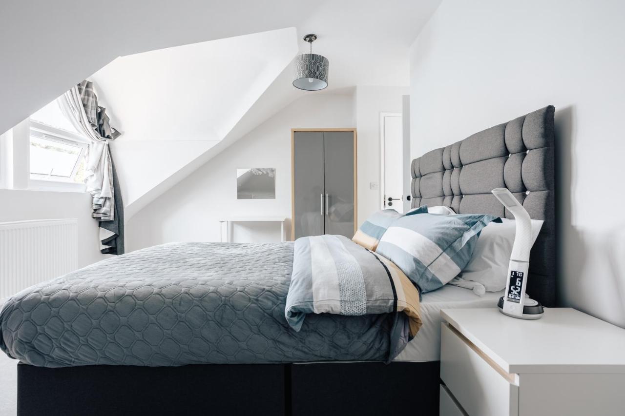 Luxury Sleeps 7 Guests With Free Parking And Netflix Bournemouth