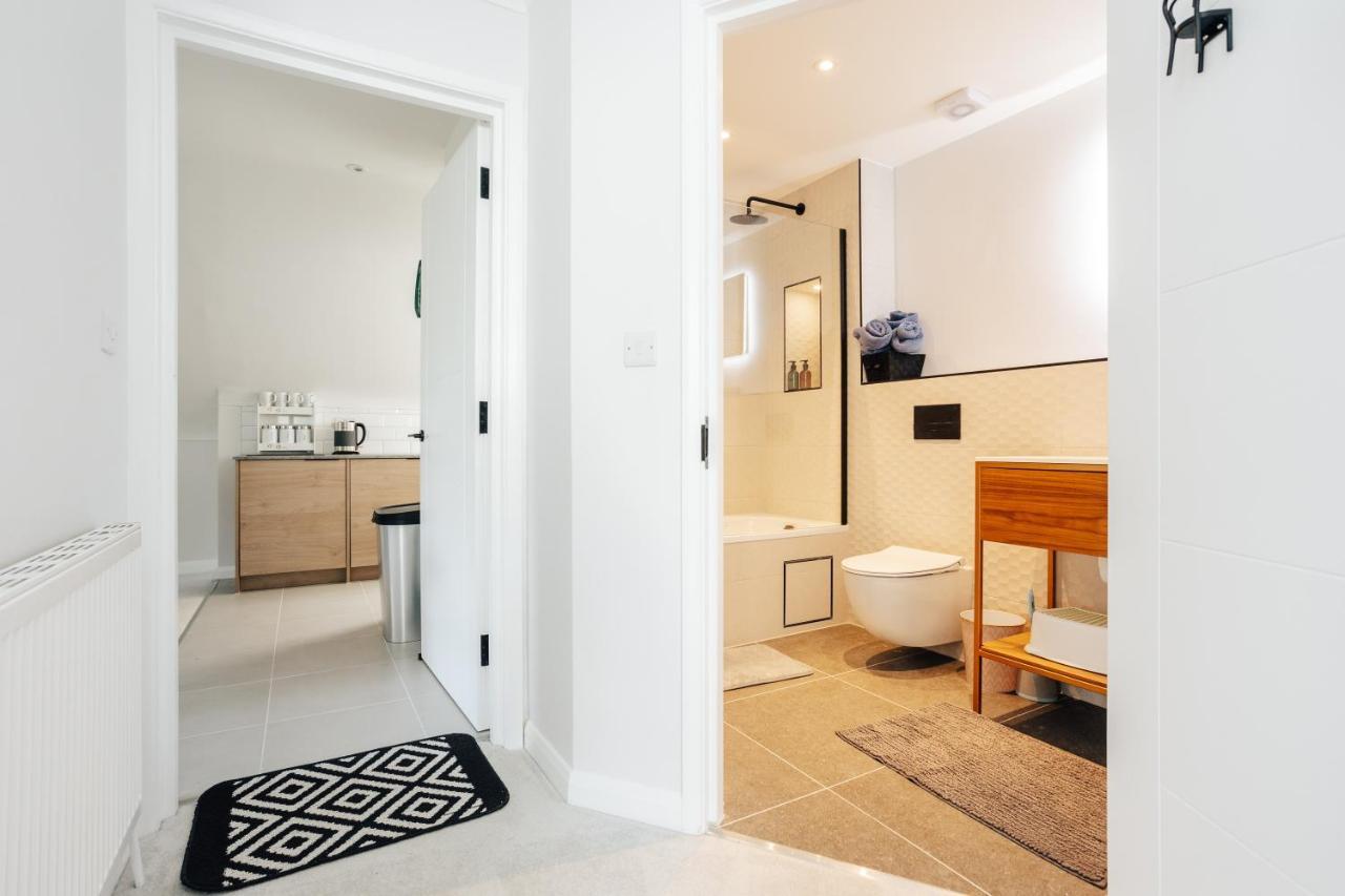 Apartment Luxury Sleeps 7 Guests With Free Parking And Netflix Bournemouth
