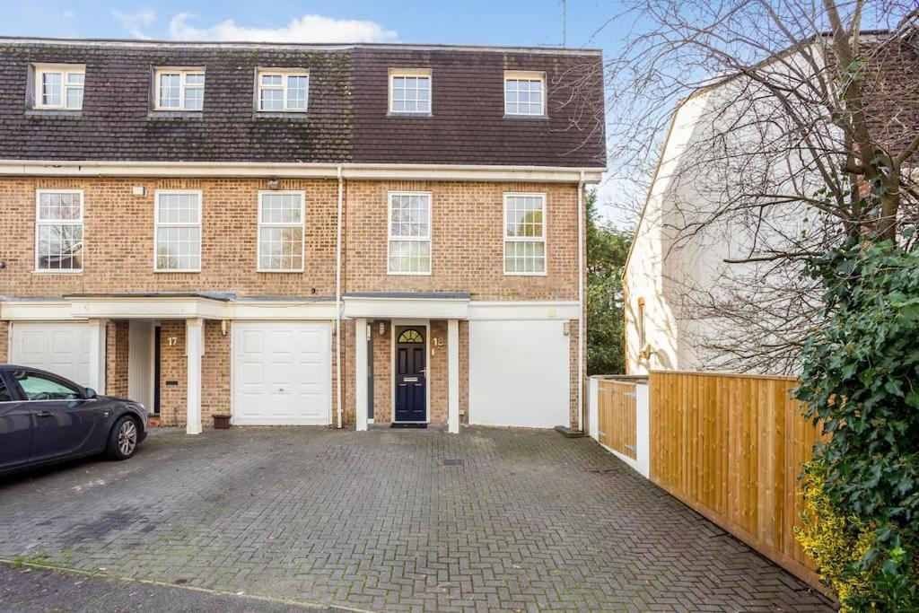 Family Close To Town Centre Holiday home