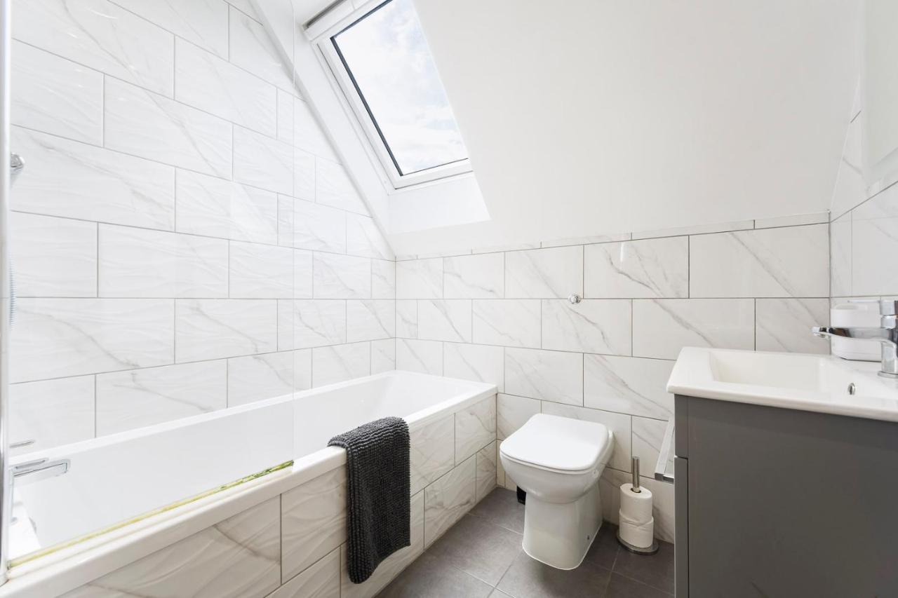 Coastal Charm Townhouse: Renovated 3-bedroom With Parking * Bournemouth