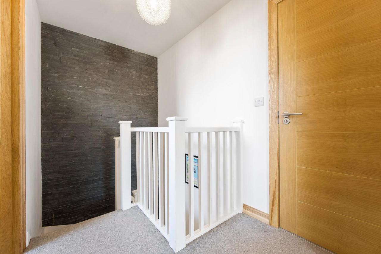 Coastal Charm Townhouse: Renovated 3-bedroom With Parking * Bournemouth
