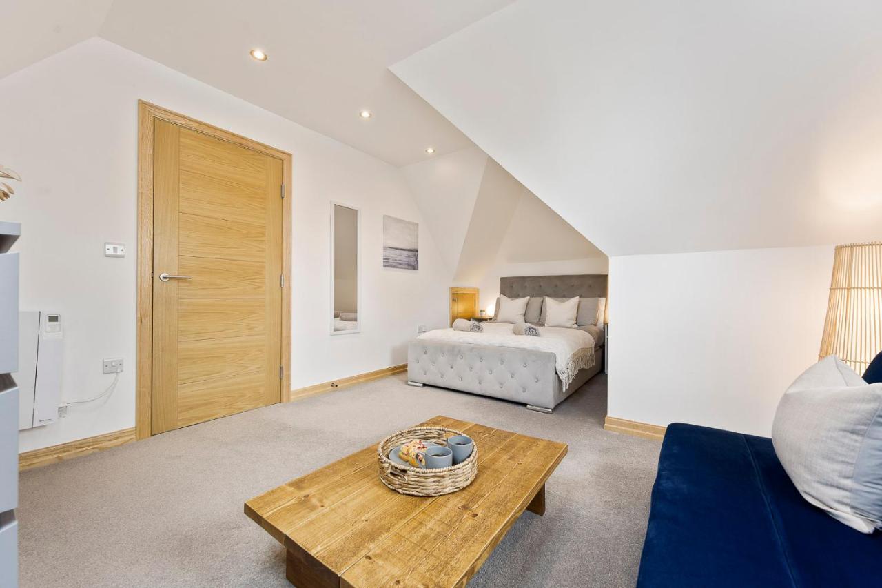 Coastal Charm Townhouse: Renovated 3-bedroom With Parking