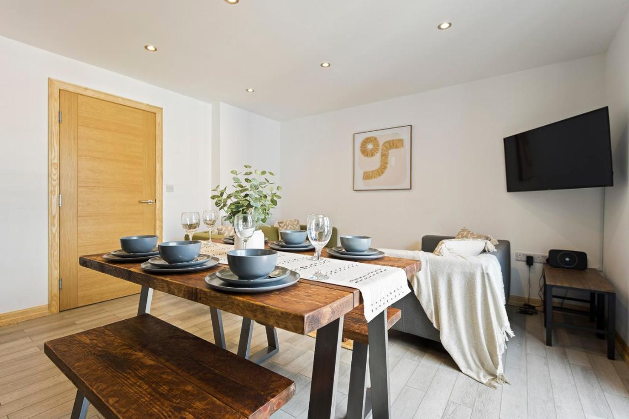 Apartment Coastal Charm Townhouse: Renovated 3-bedroom With Parking