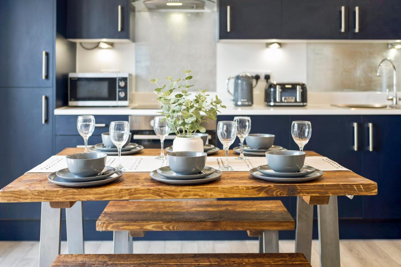 Coastal Charm Townhouse: Renovated 3-bedroom With Parking * Bournemouth