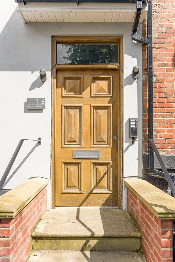 Apartment Coastal Charm Townhouse: Renovated 3-bedroom With Parking