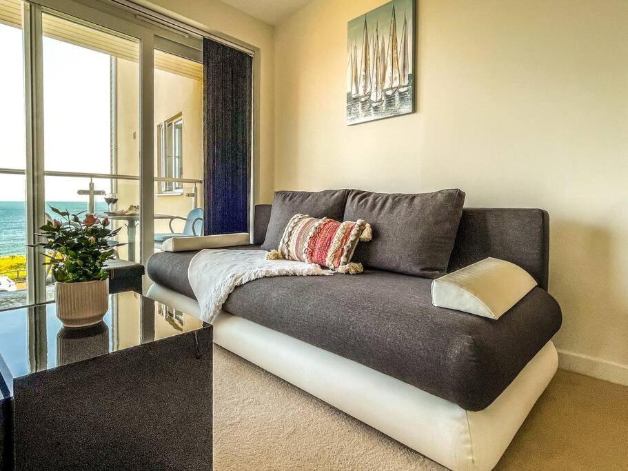 Soho Beach With Fabulous Sea View And 2 Minutes To The Beach With Free Parking And Netflix Apartment Bournemouth