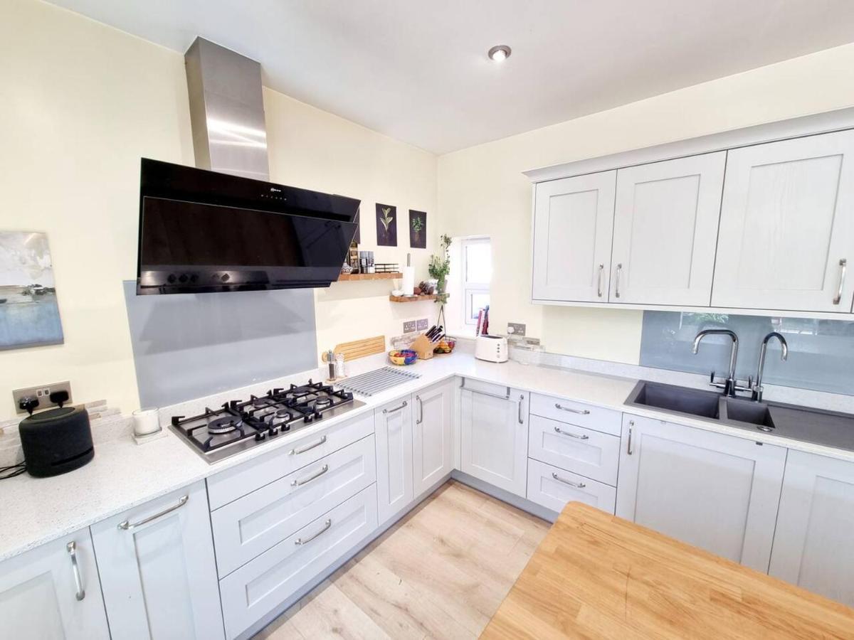 Cosy Family Haven: Spacious 3-bedroom Retreat In Christchurch * Bournemouth