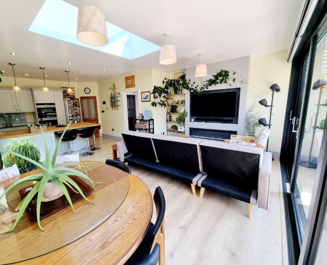 Holiday home Cosy Family Haven: Spacious 3-bedroom Retreat In Christchurch *