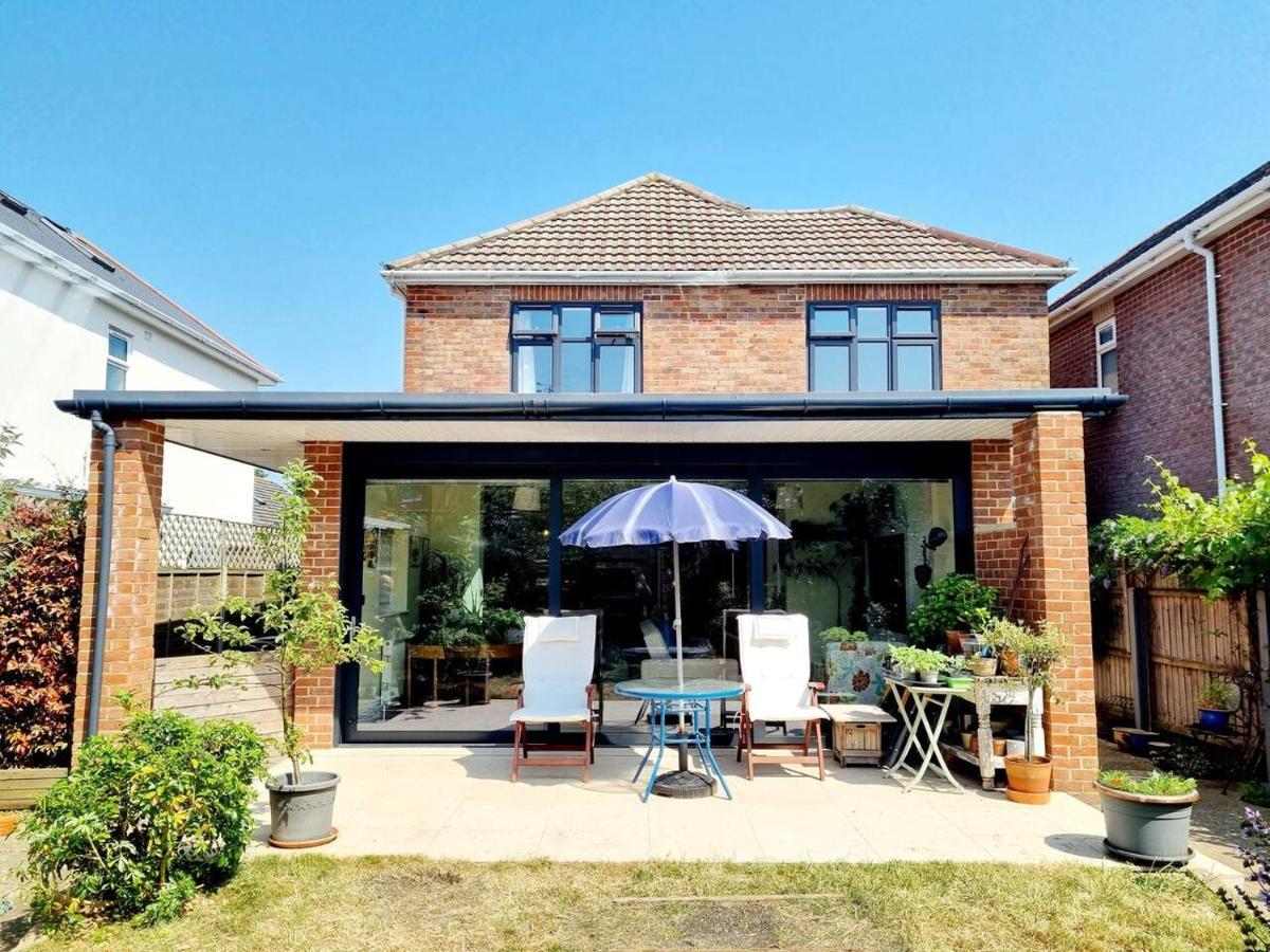 Holiday home Cosy Family Haven: Spacious 3-bedroom Retreat In Christchurch