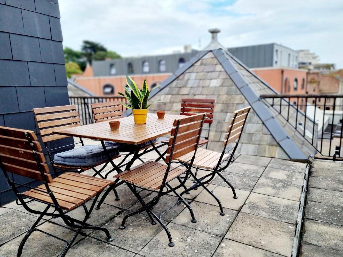 Cityscape Haven: 1 Bedroom With Terrace And View