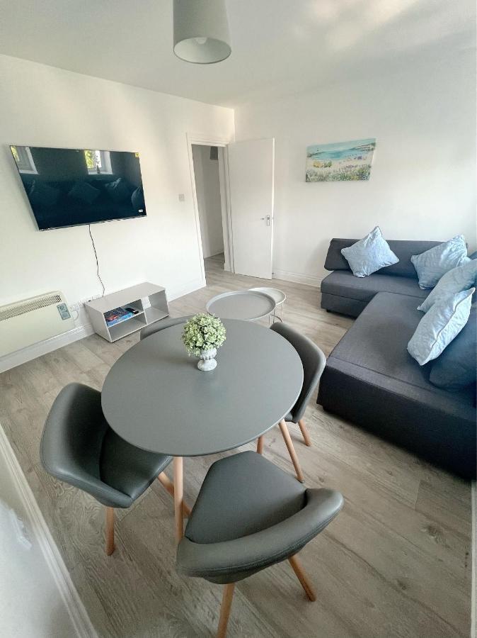 Flat 12 Palm Court * Bournemouth