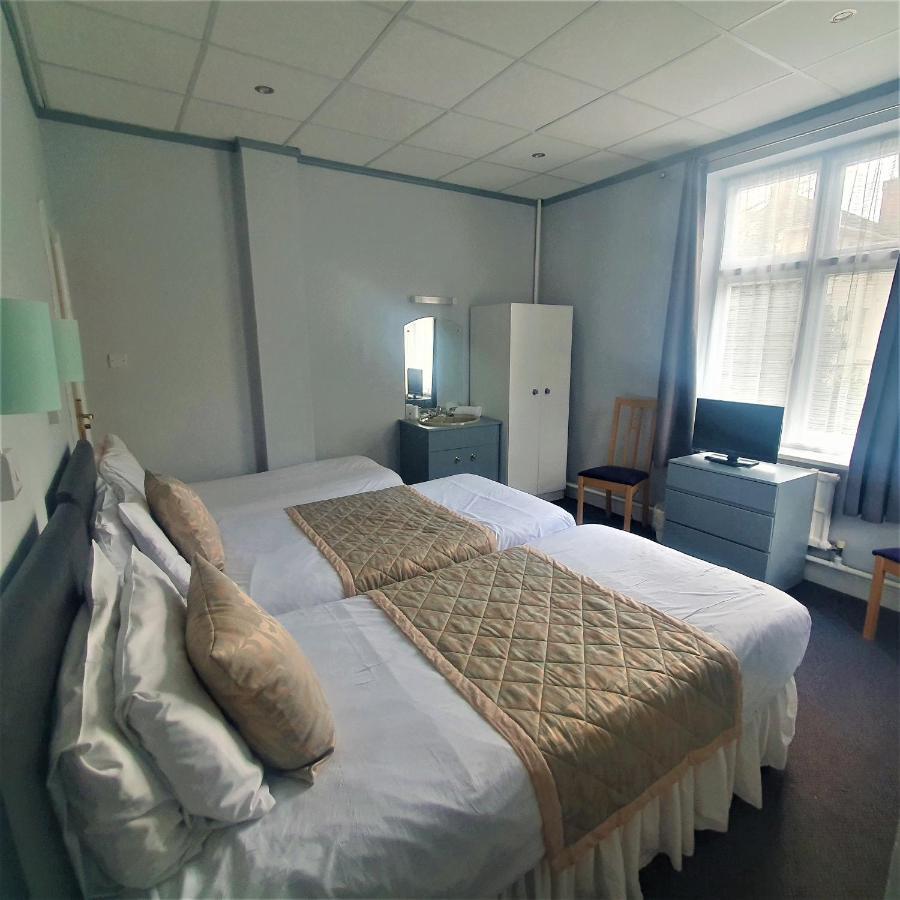 Burley Court 3*