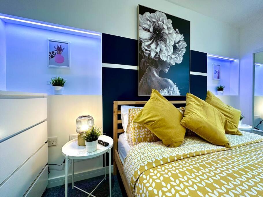 Spacious Retreat: 4-bedroom Group Haven With Smart Amenities *
