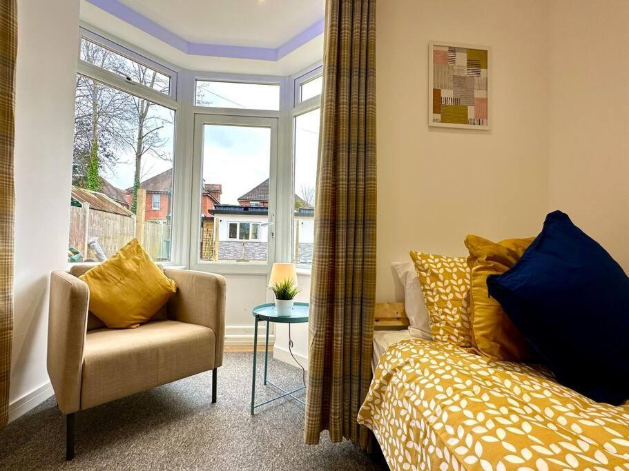Holiday home Spacious Retreat: 4-bedroom Group Haven With Smart Amenities *