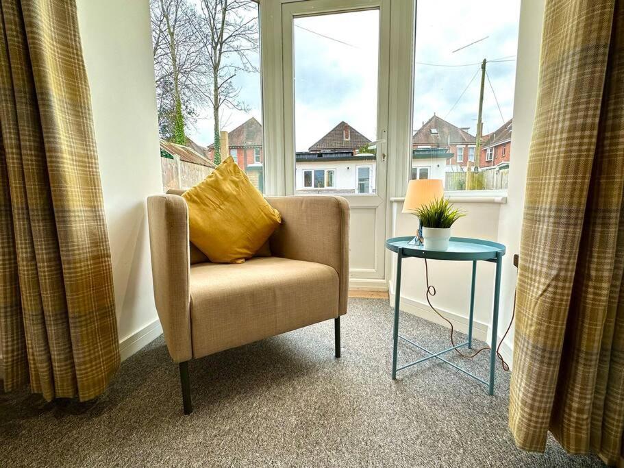 Holiday home Spacious Retreat: 4-bedroom Group Haven With Smart Amenities *