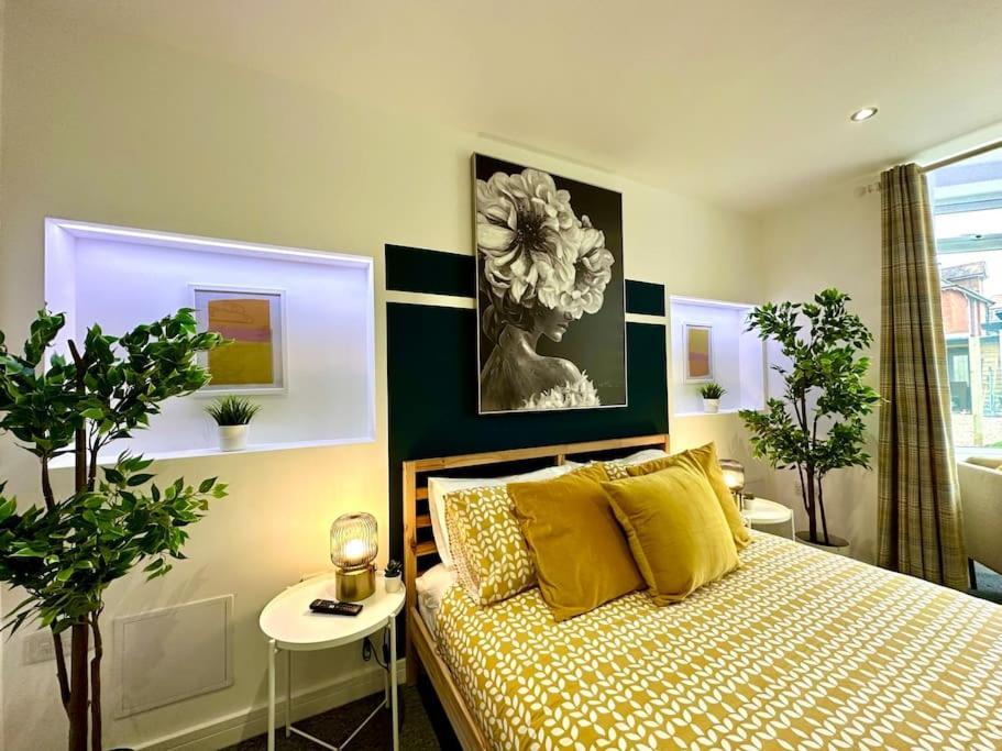 Holiday home Spacious Retreat: 4-bedroom Group Haven With Smart Amenities *