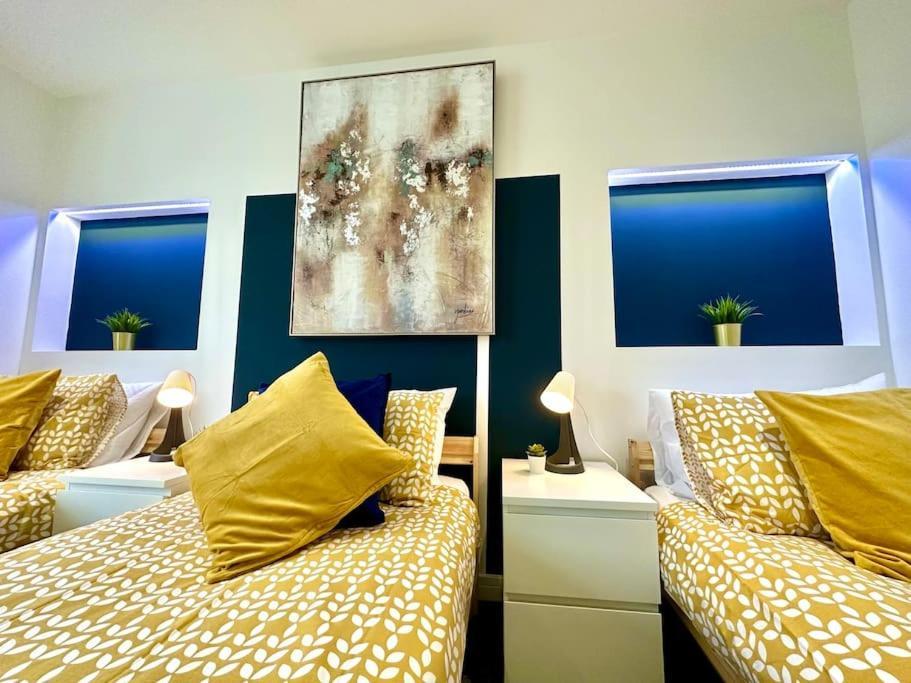 Holiday home Spacious Retreat: 4-bedroom Group Haven With Smart Amenities