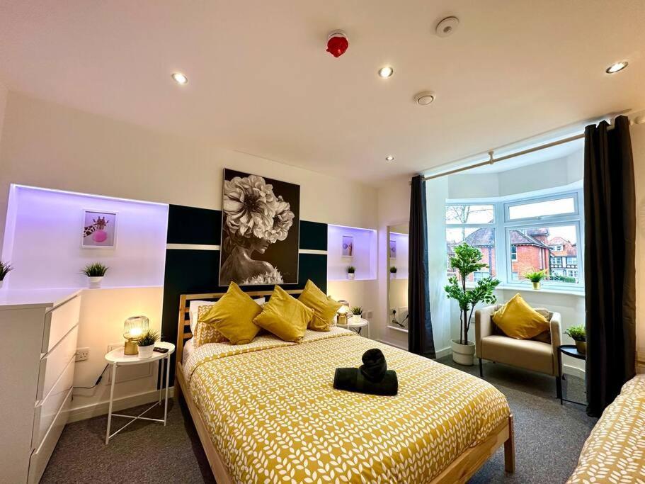 Holiday home Spacious Retreat: 4-bedroom Group Haven With Smart Amenities