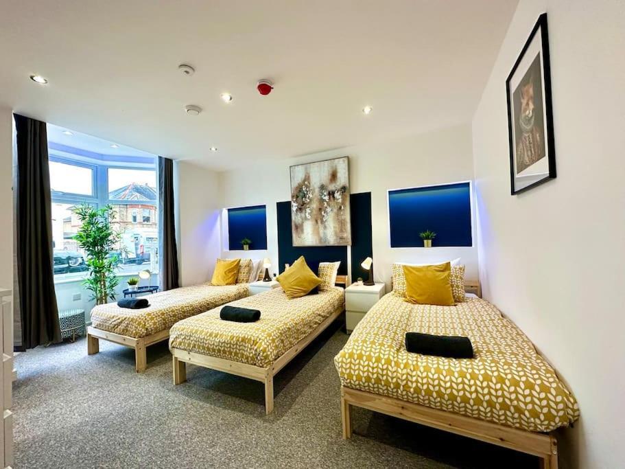 Holiday home Spacious Retreat: 4-bedroom Group Haven With Smart Amenities Bournemouth