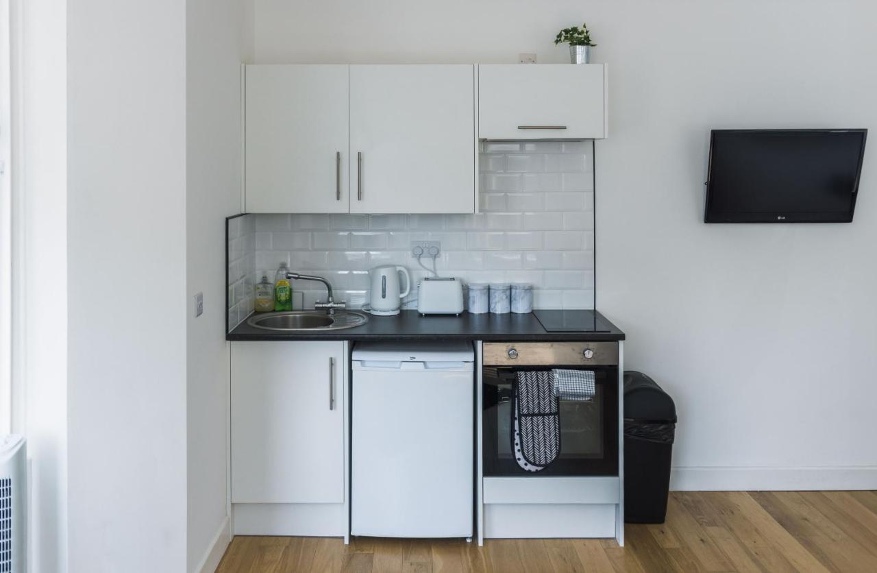 203, The Kove, West Hill Road *