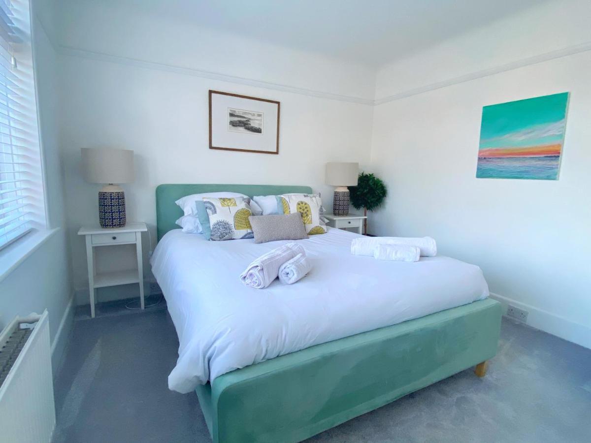Apartment Coastal Breeze - Beautiful Two Bedroom With Free Parking Near Local Beaches *