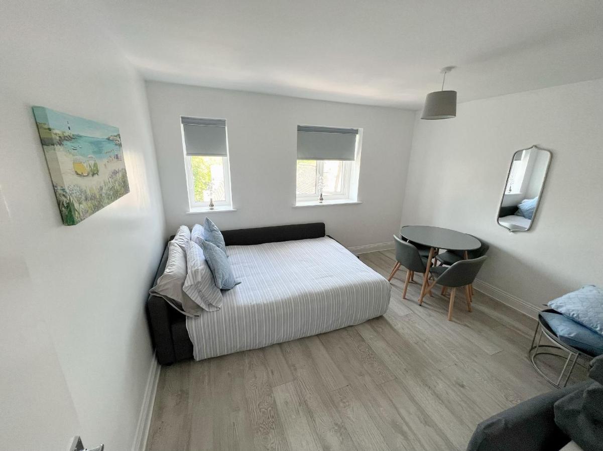 Flat 12 Palm Court