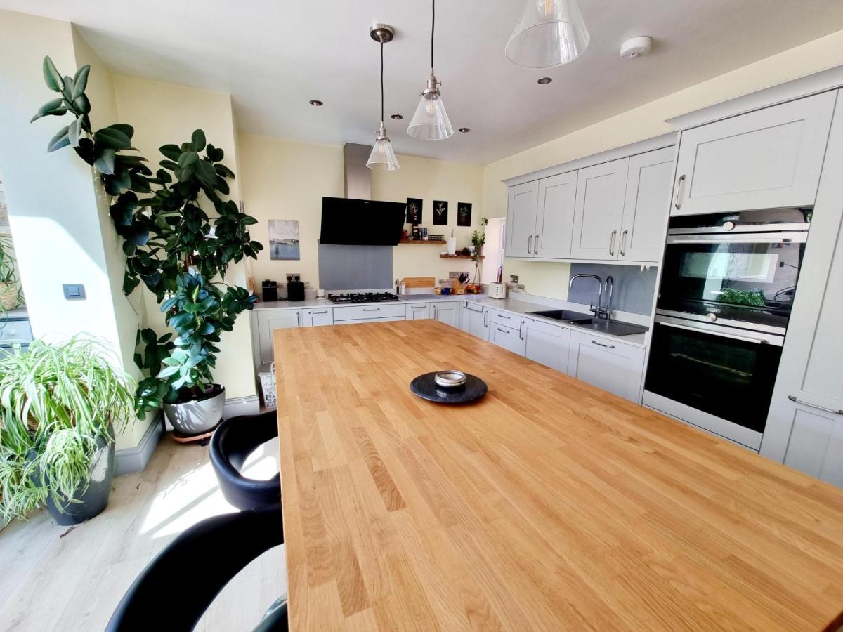Holiday home Cosy Family Haven: Spacious 3-bedroom Retreat In Christchurch *