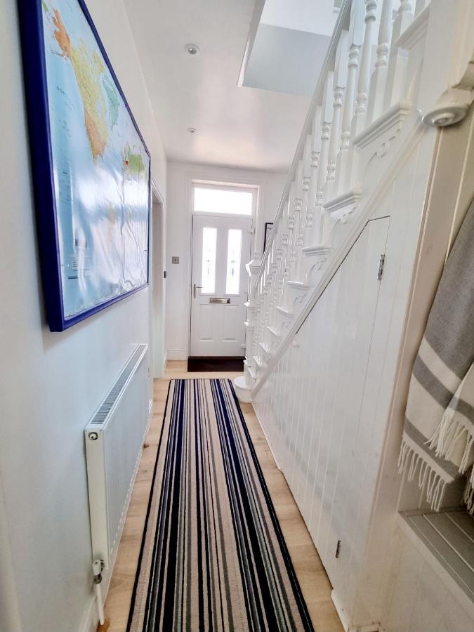 Holiday home Cosy Family Haven: Spacious 3-bedroom Retreat In Christchurch *