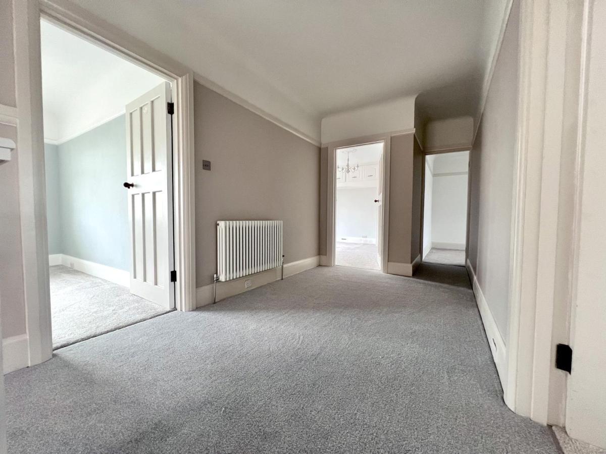 Four Bedroom Family Abode With Hot Tub, Garden And Bbq Holiday home