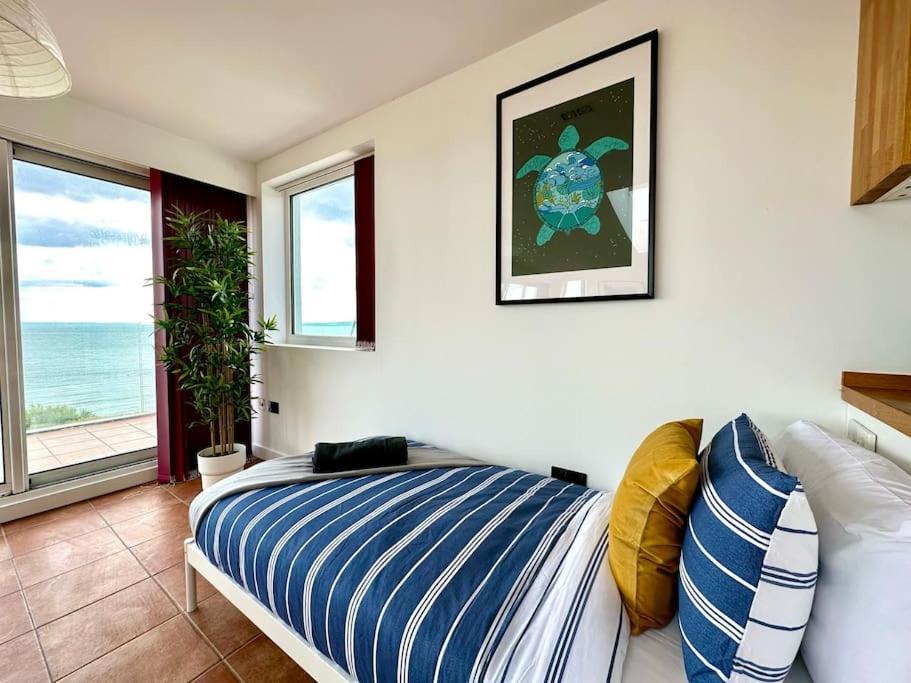 Panoramic Sea View Studio: Beachside Comfort For Three Apartment *