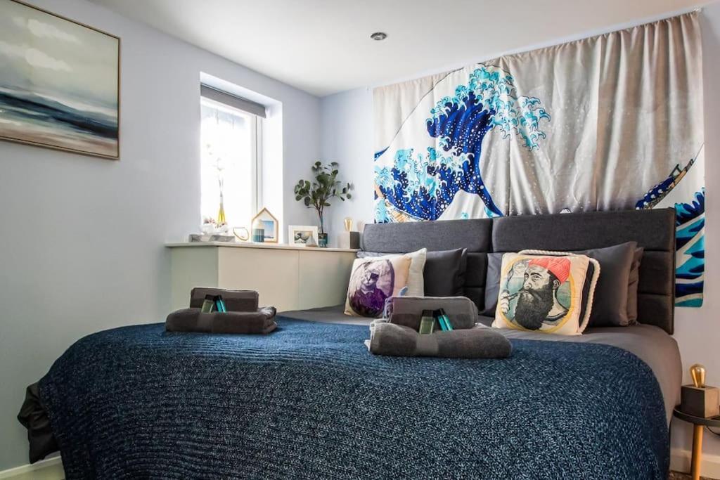 Holiday home Luxury Bmth House With Hot Tub. Stunning! *