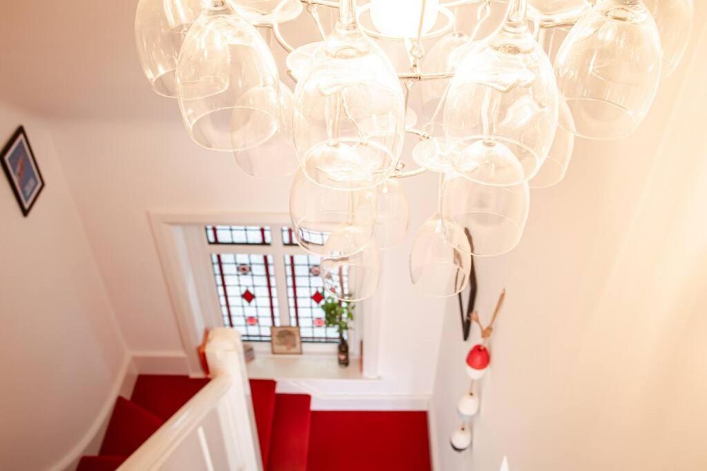 Holiday home Luxury Bmth House With Hot Tub. Stunning! *