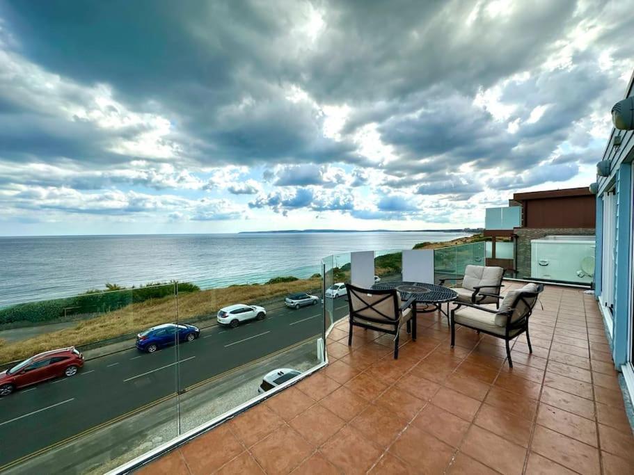 Panoramic Sea View Studio: Beachside Comfort For Three Apartment *