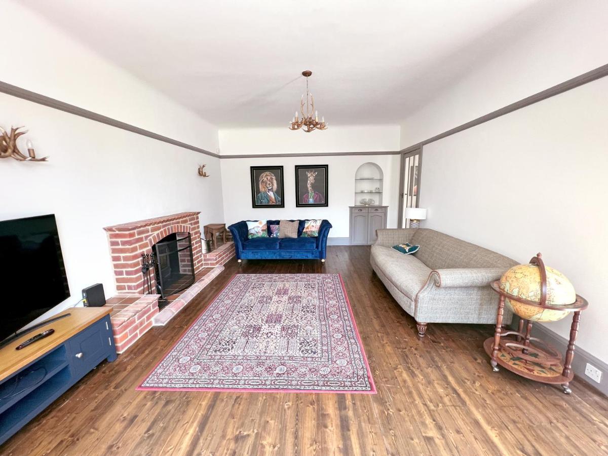 Holiday home Four Bedroom Family Abode With Hot Tub, Garden And Bbq Bournemouth