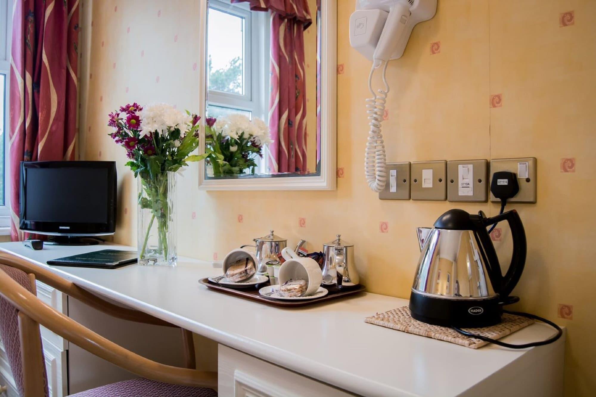 Elstead Hotel 3*