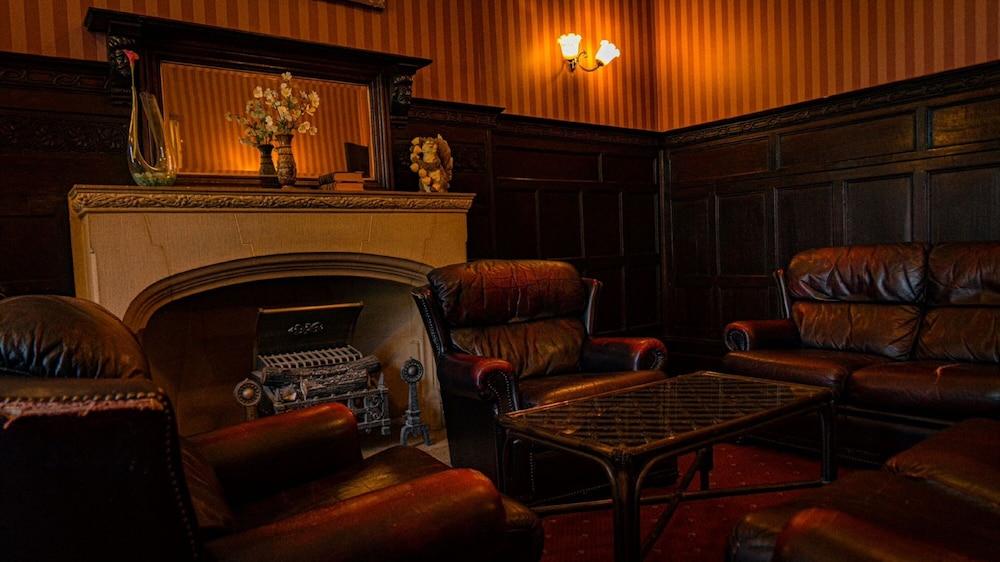 Elstead Hotel 3*