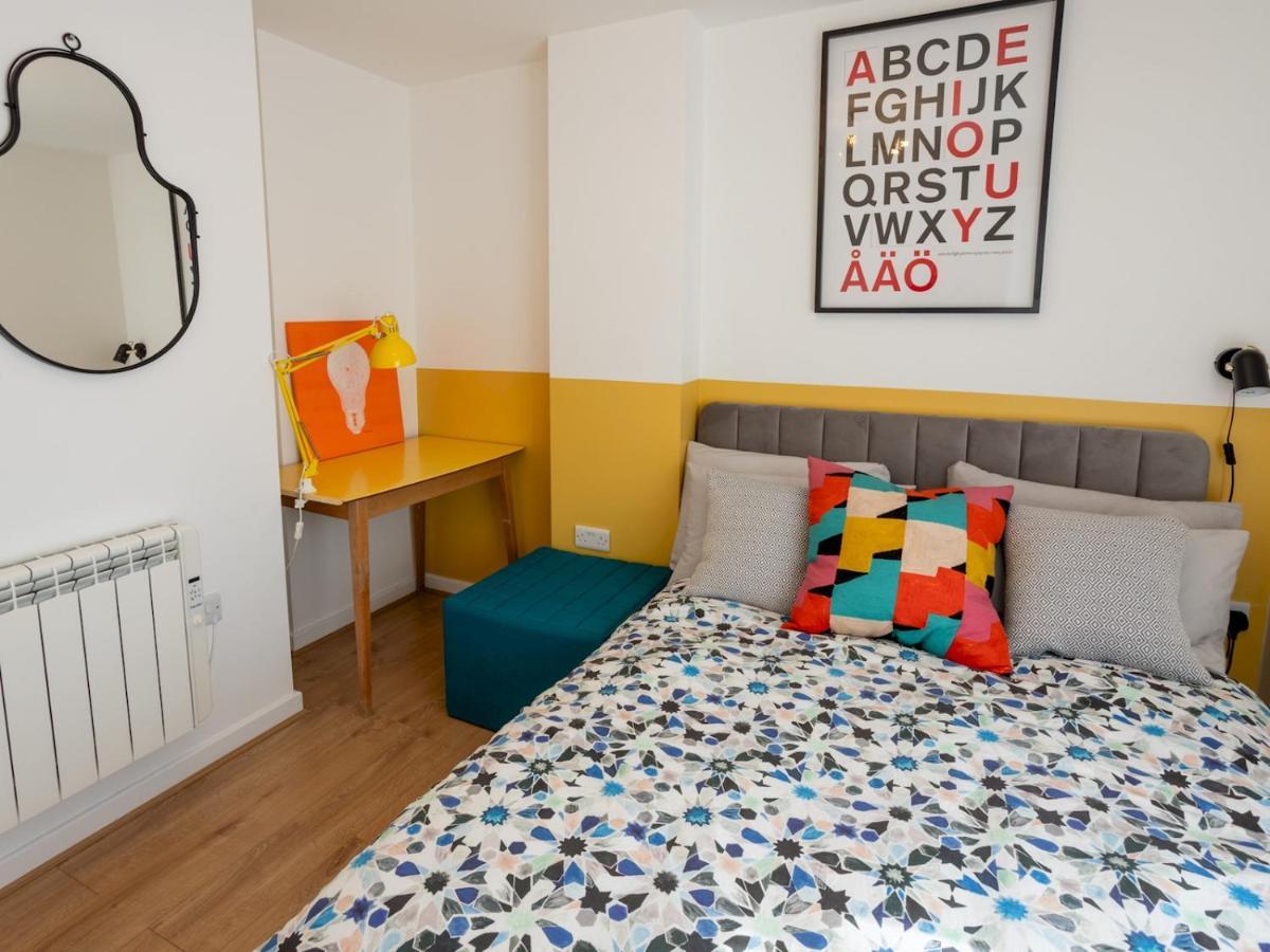 Pass The Keys Modern Stylish With Parking Apartment *