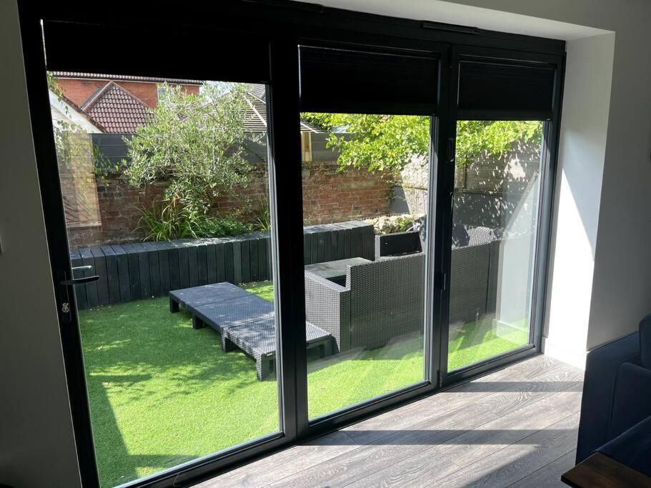 The Hideaway With Own Private Sunny Garden Apartment Bournemouth