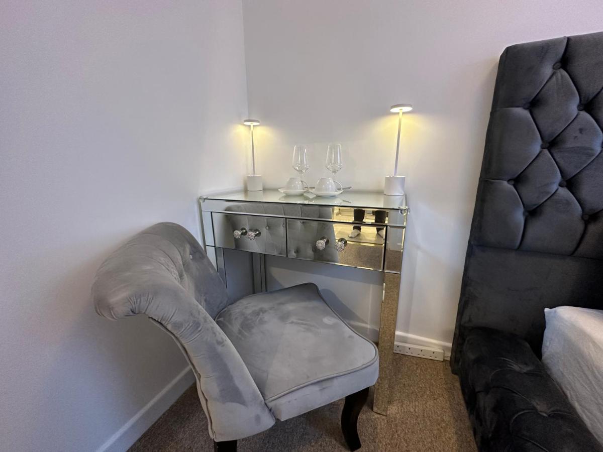 The Smaller New Refurbished Ensuite 5min From Parking In *