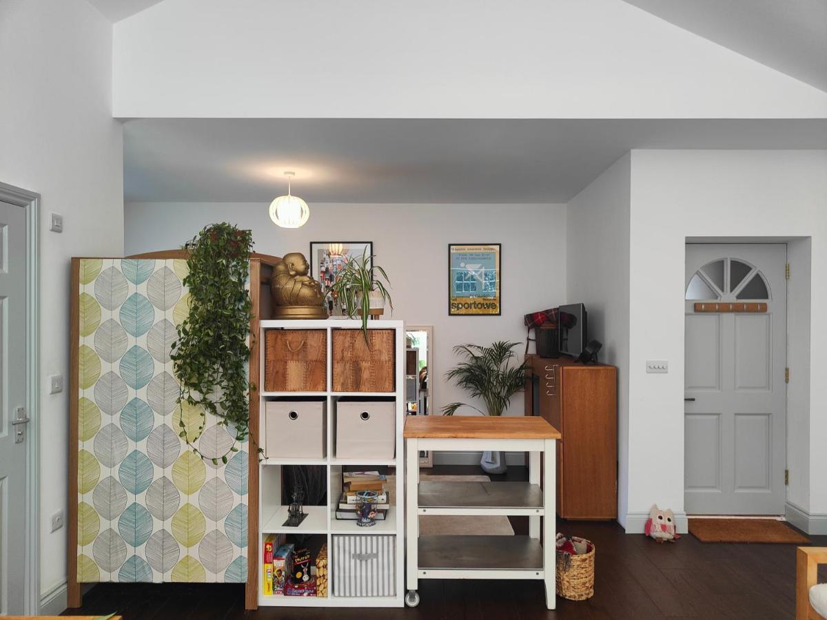 Peaceful Getaway In Forested Park Apartment
