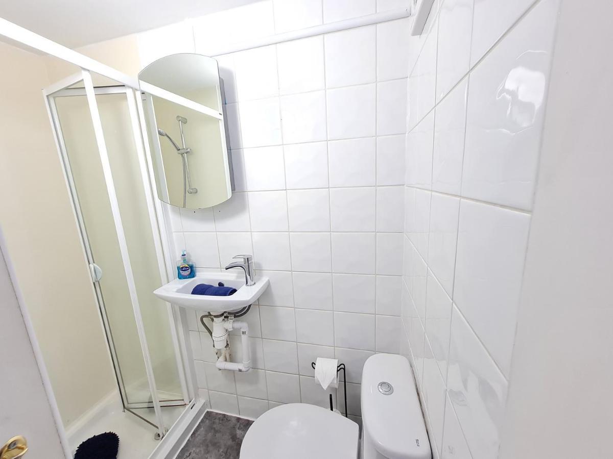 Colourful Studio - West Cliff Location - Stones Throw From The Beach! Apartment Bournemouth