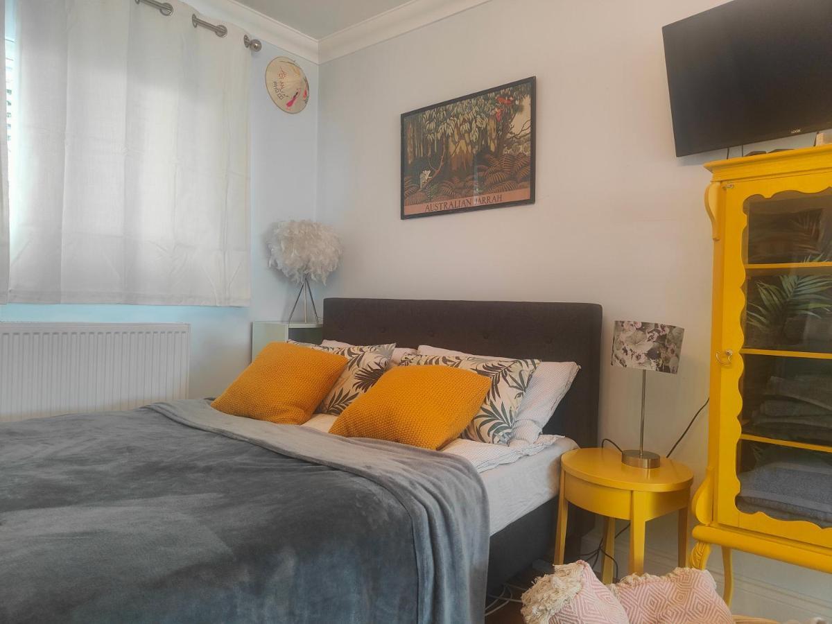 Self-contained Flat, Off Street Parking Close To Town And Apartment Bournemouth