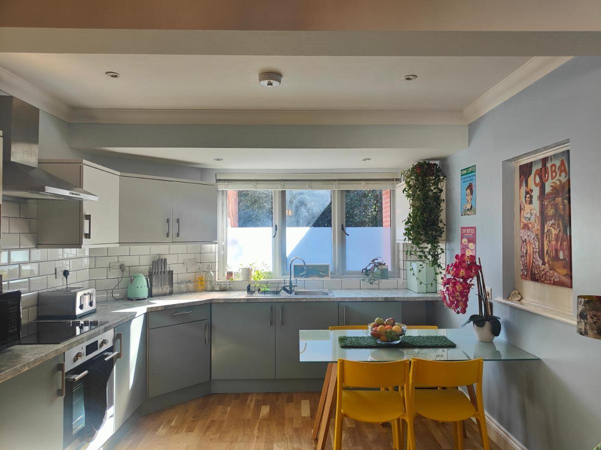 Apartment Self-contained Flat, Off Street Parking Close To Town And *